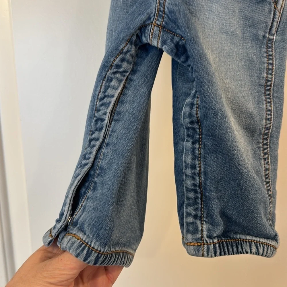 baby Oshkosh b'gosh overalls - boys or girls size 9 months pocket details